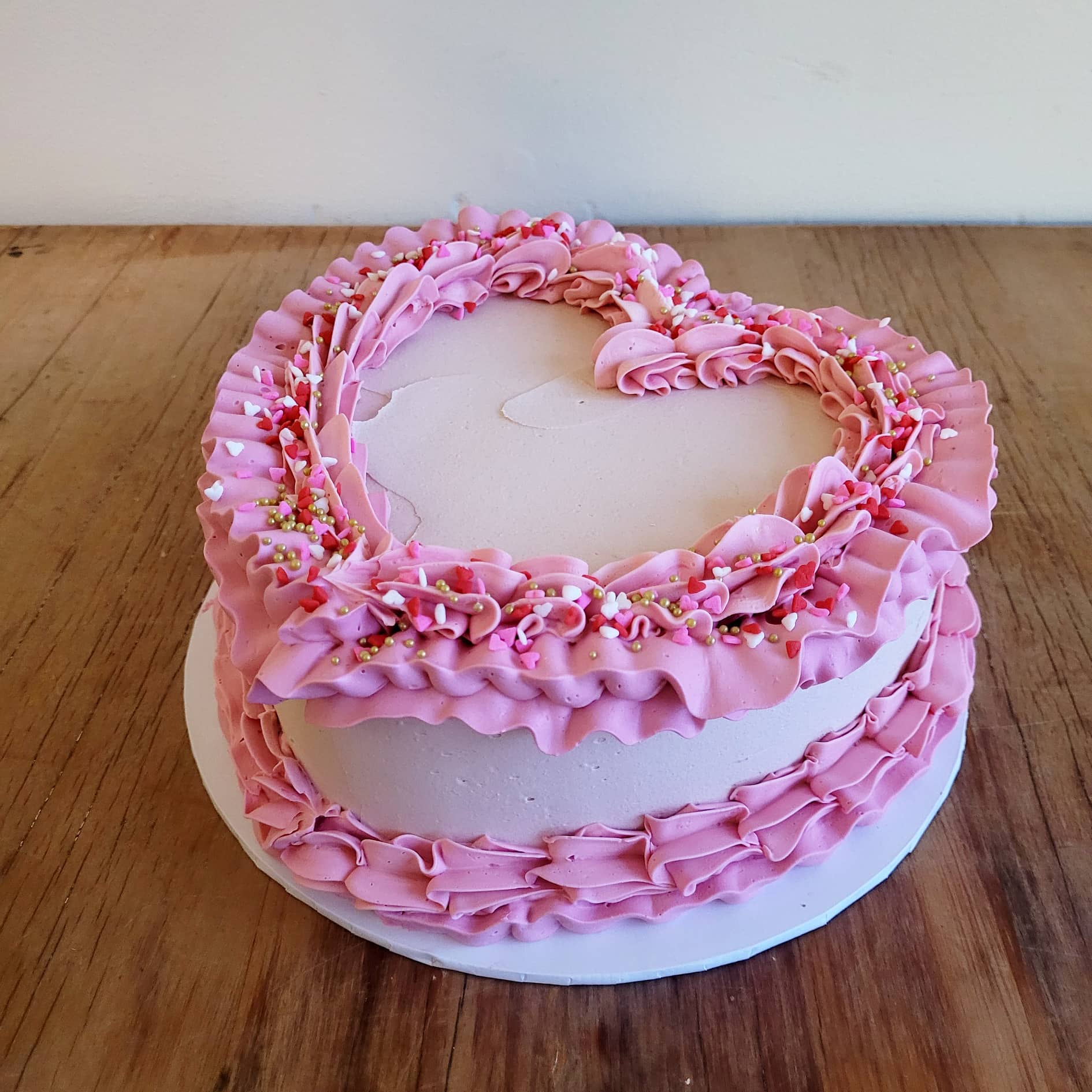Yummy Yummy – 6.6 Pounds Vanilla 2 Step Heart Cake