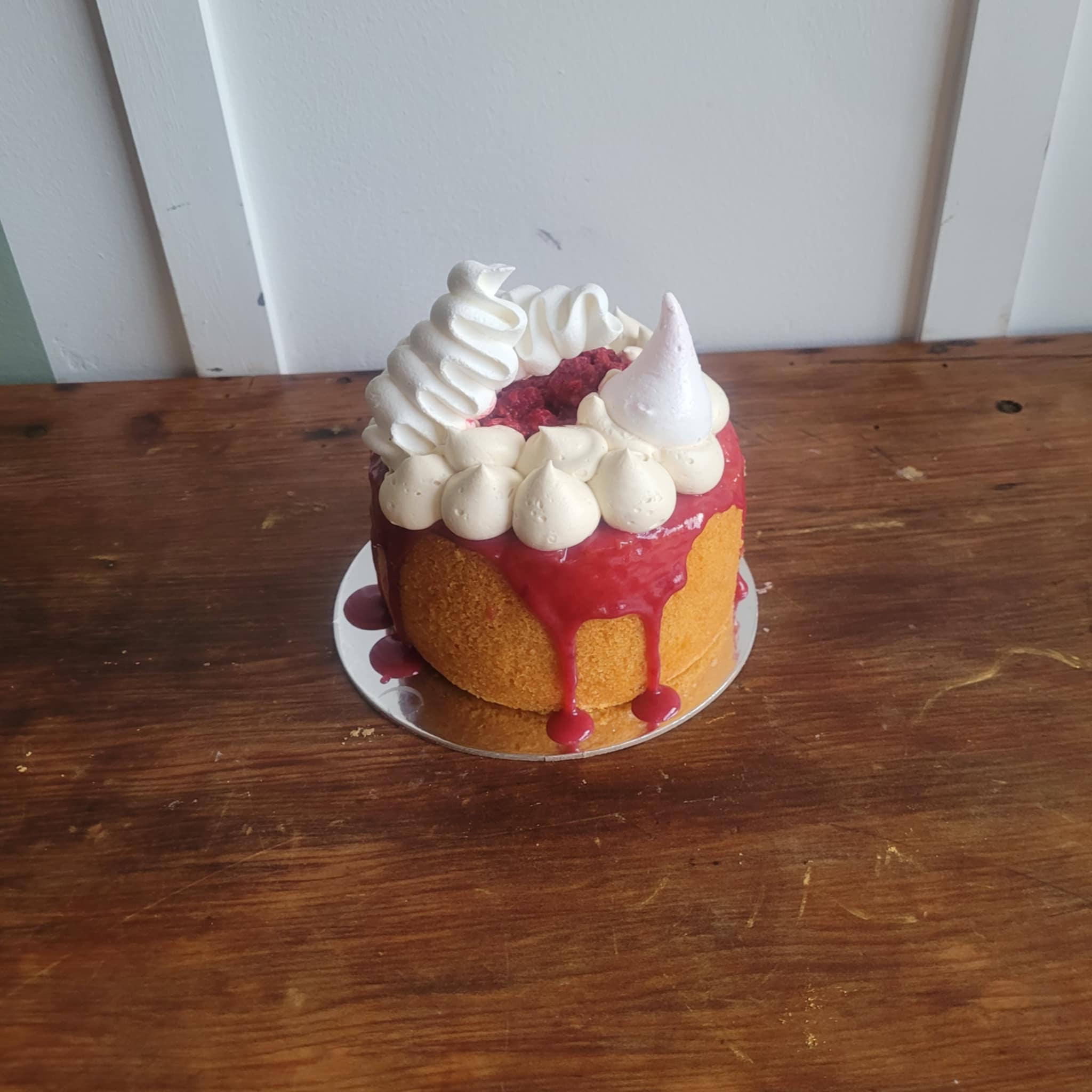 5″ Raspberry White Chocolate Cake