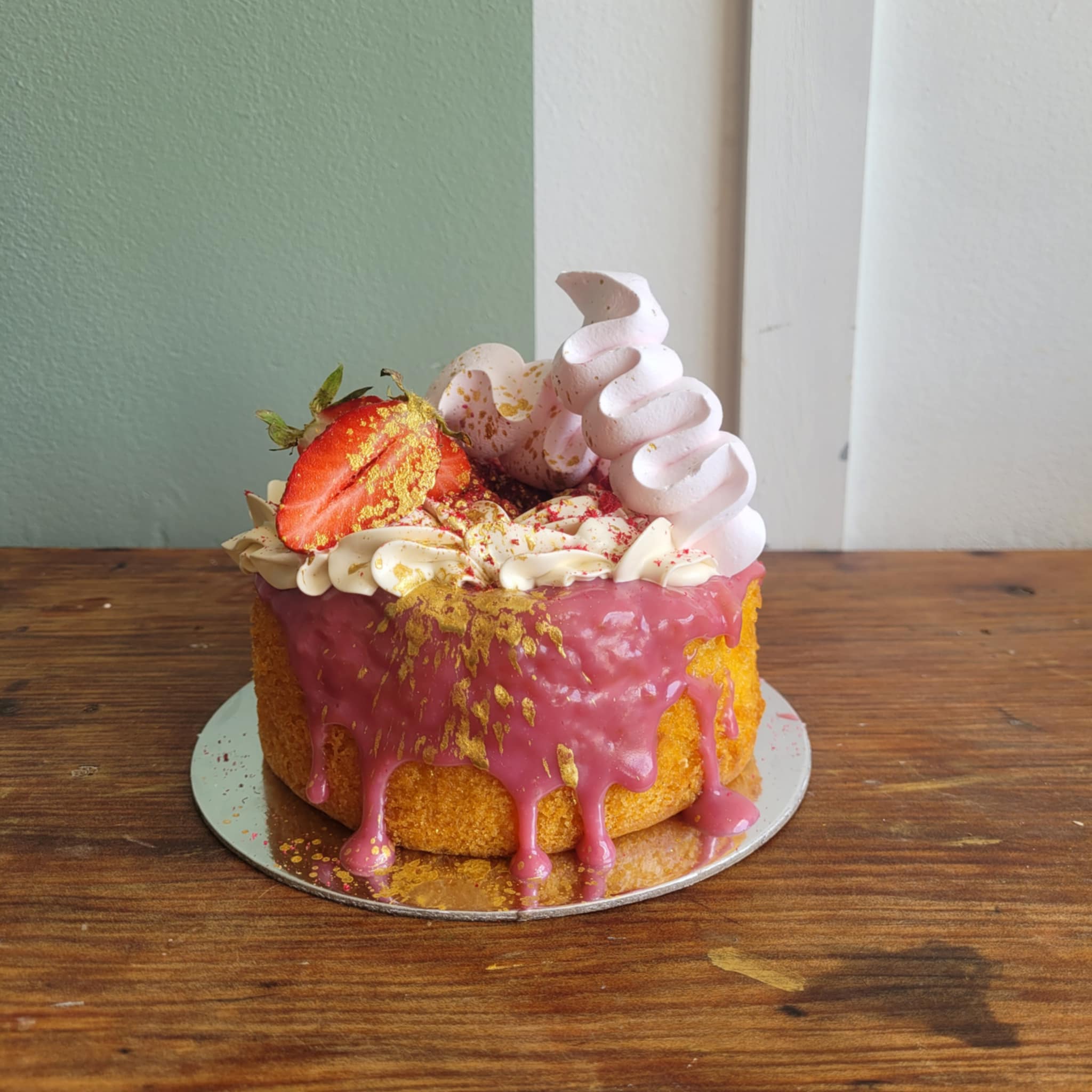 5″ Raspberry White Chocolate Cake