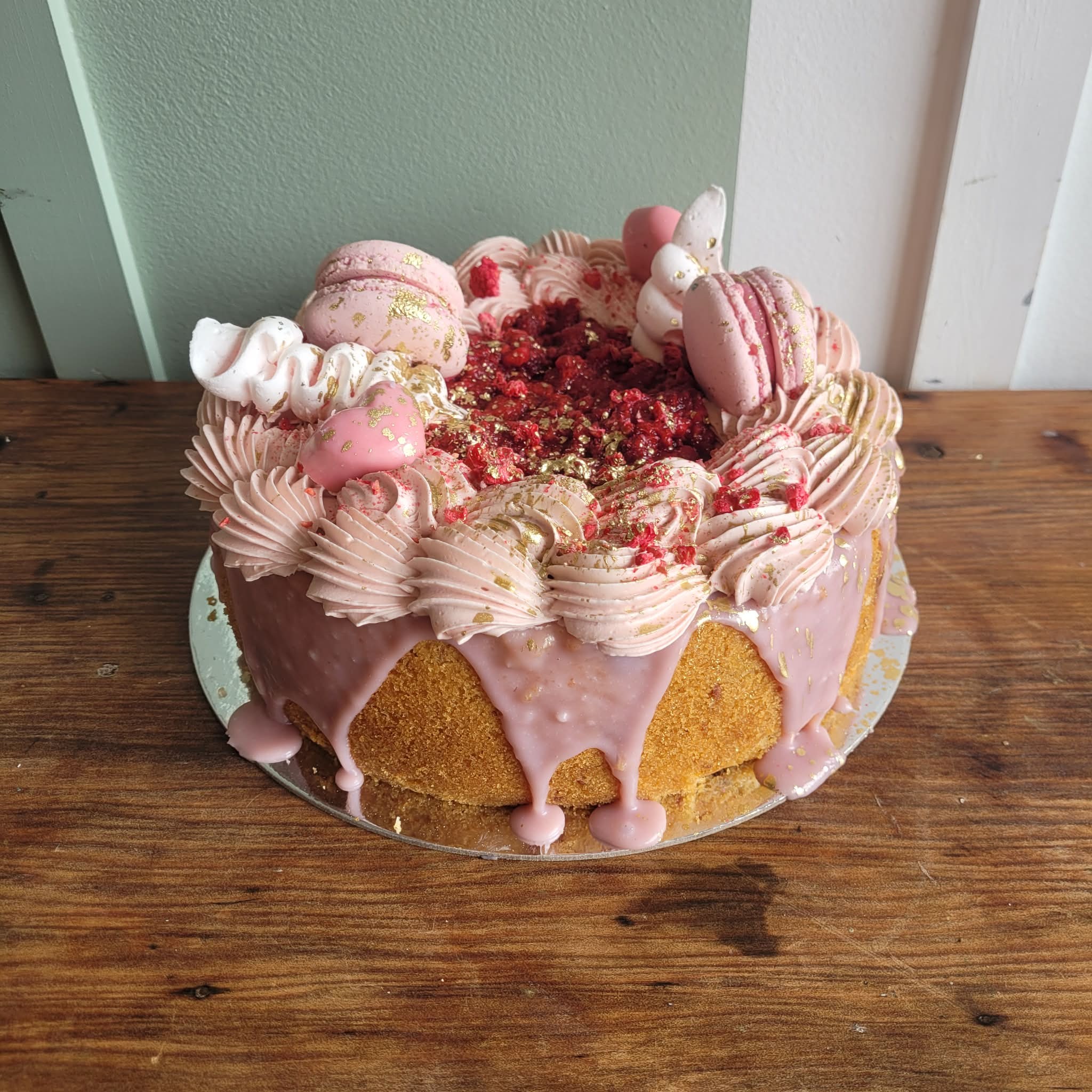 8″ Raspberry White Chocolate Cake