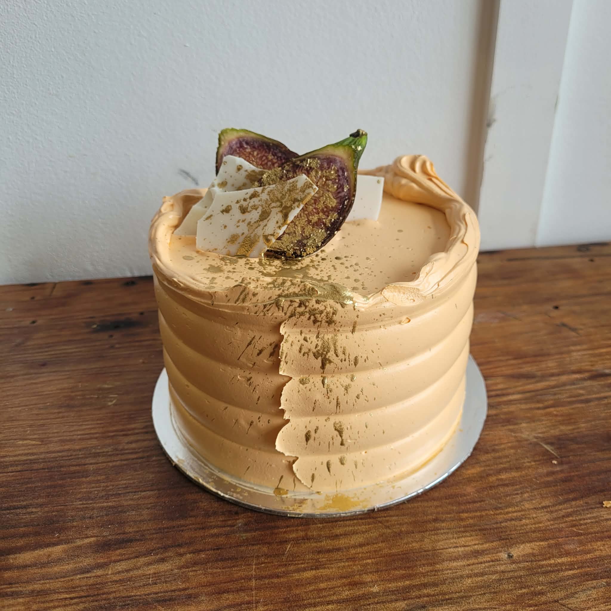 5″ Vanilla Cake With Vanilla Mousse And Caramel