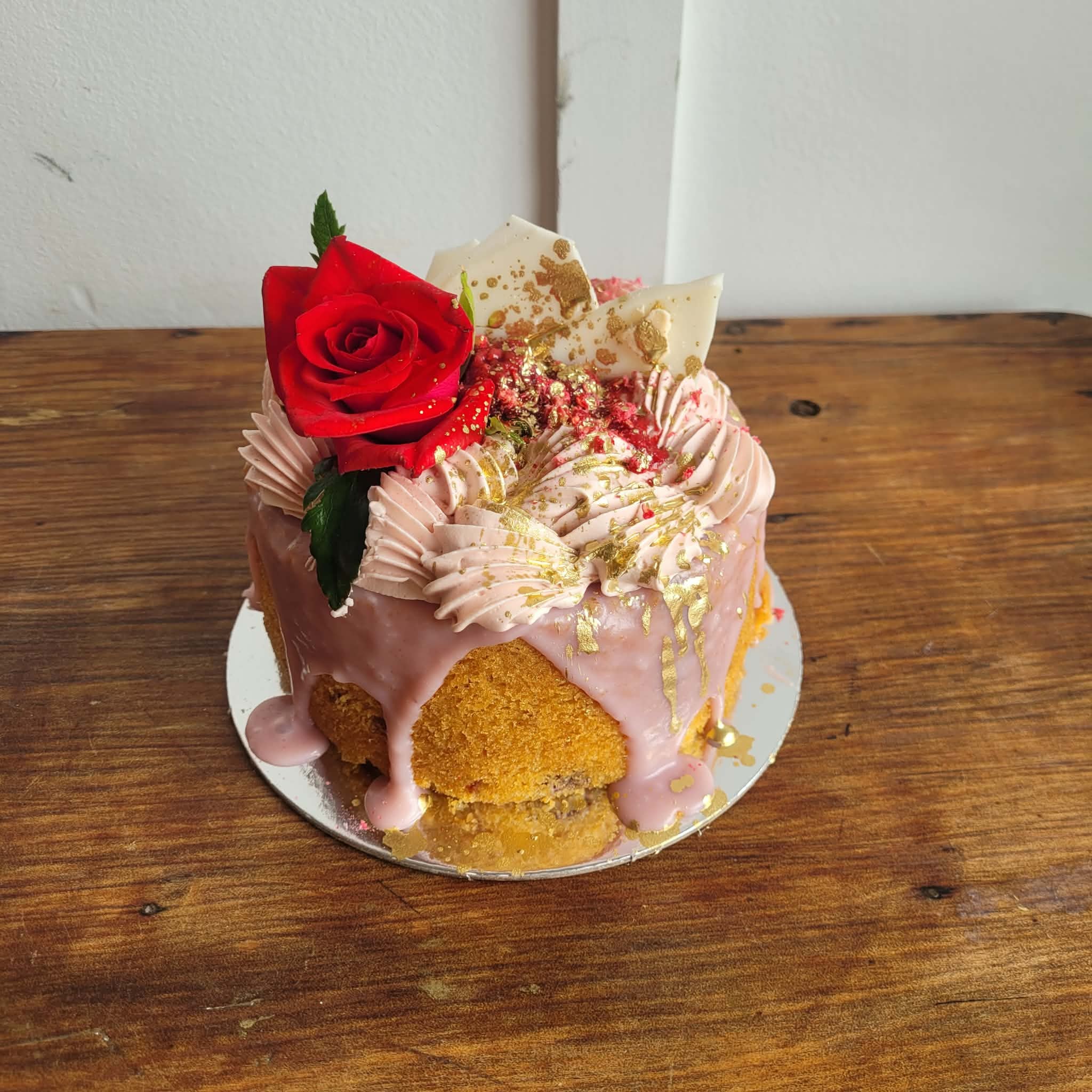 5″ Raspberry White Chocolate Cake