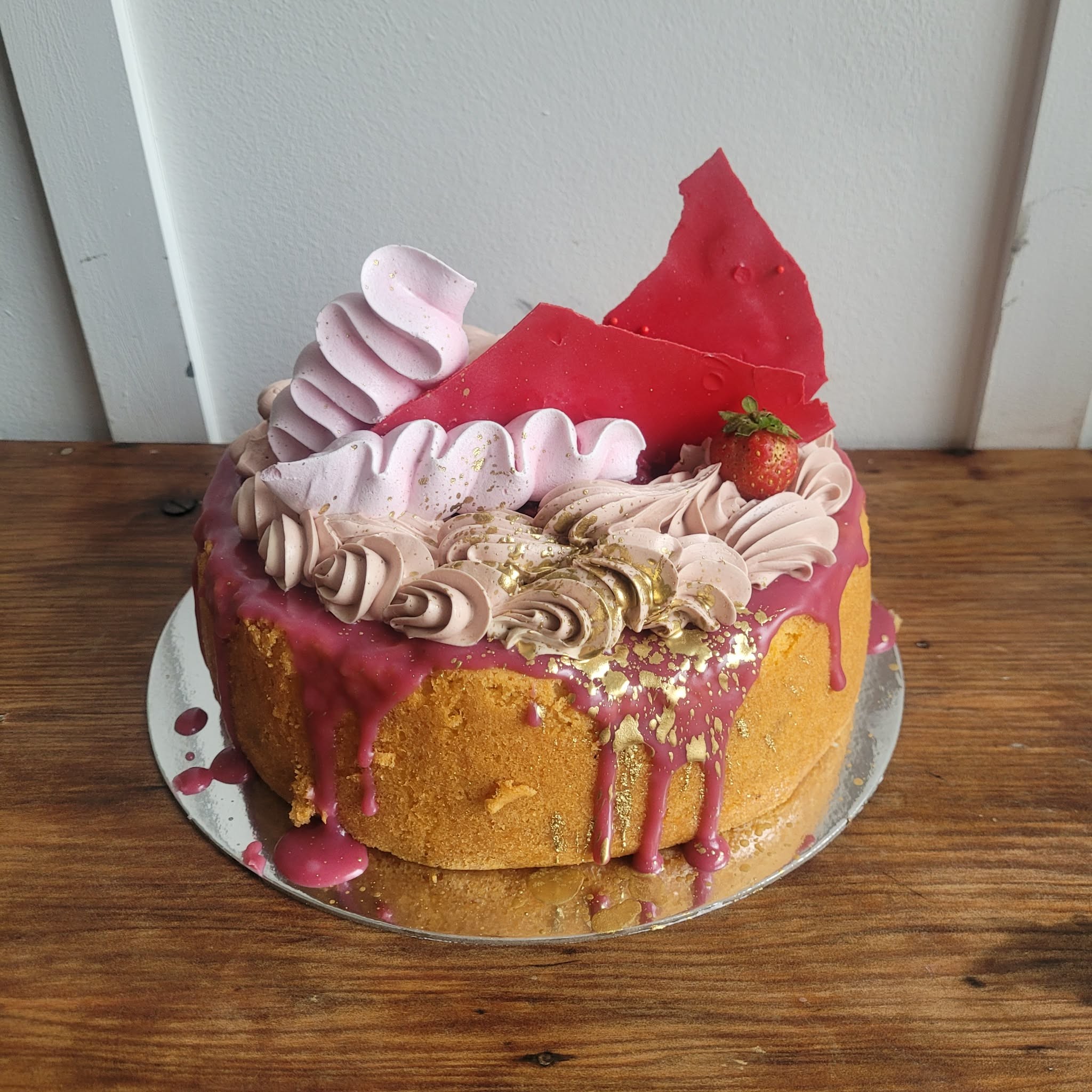 8″ Raspberry White Chocolate Cake