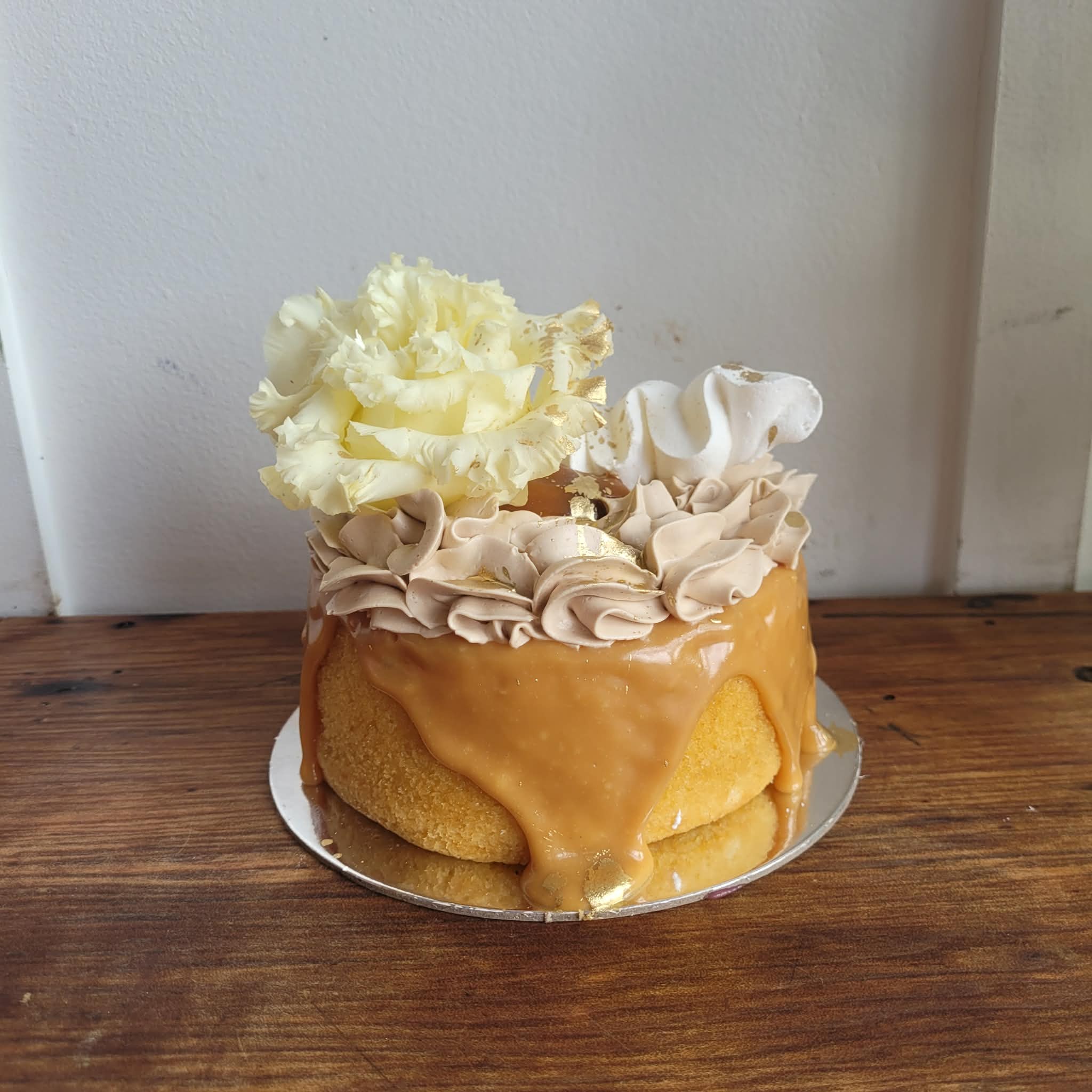 5″ Vanilla, Caramel And Chocolate Cake