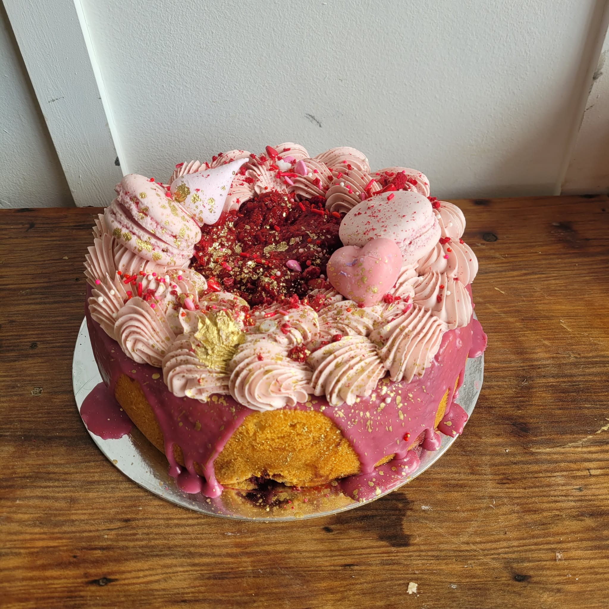 8″ Raspberry White Chocolate Cake