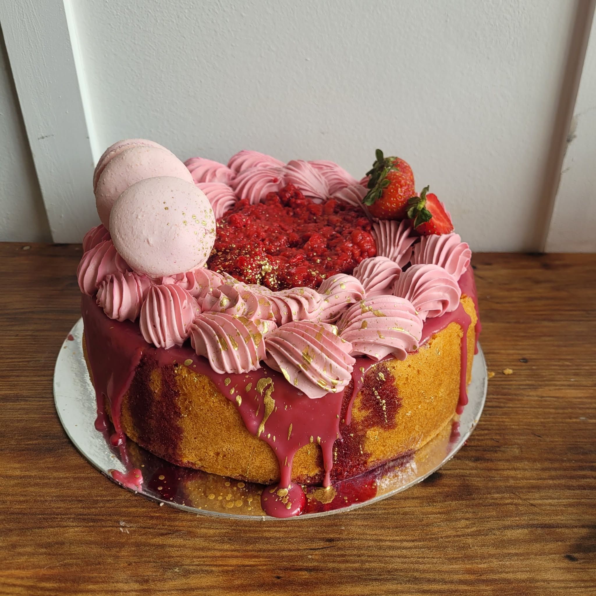 8″ Raspberry White Chocolate Cake