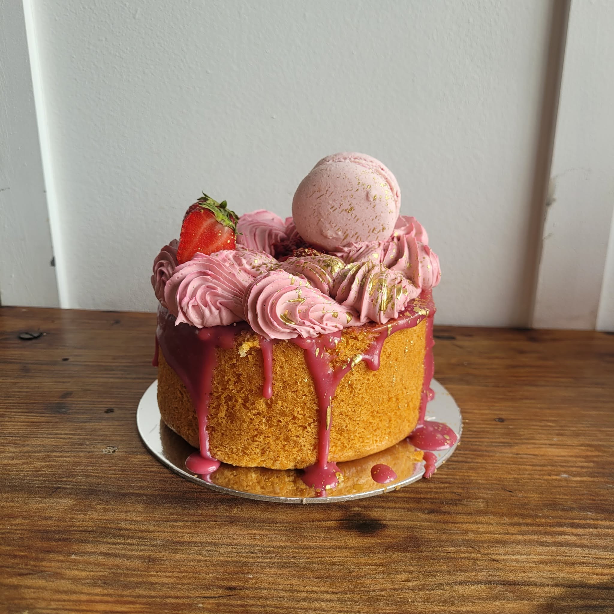 5″ Raspberry White Chocolate Cake