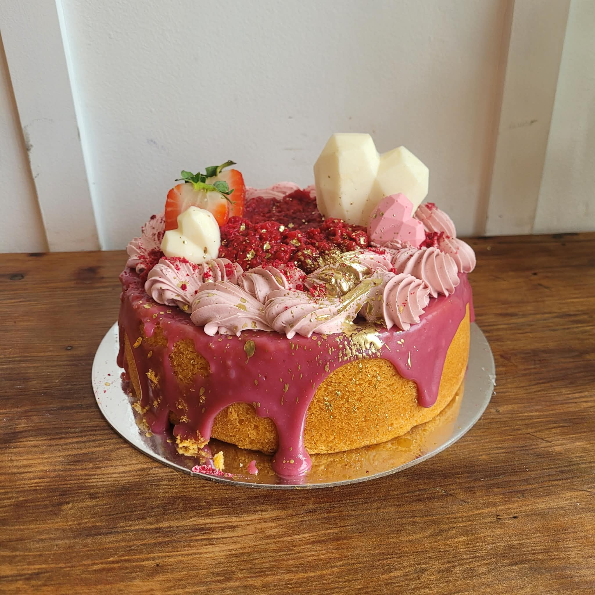 8″ Raspberry White Chocolate Cake