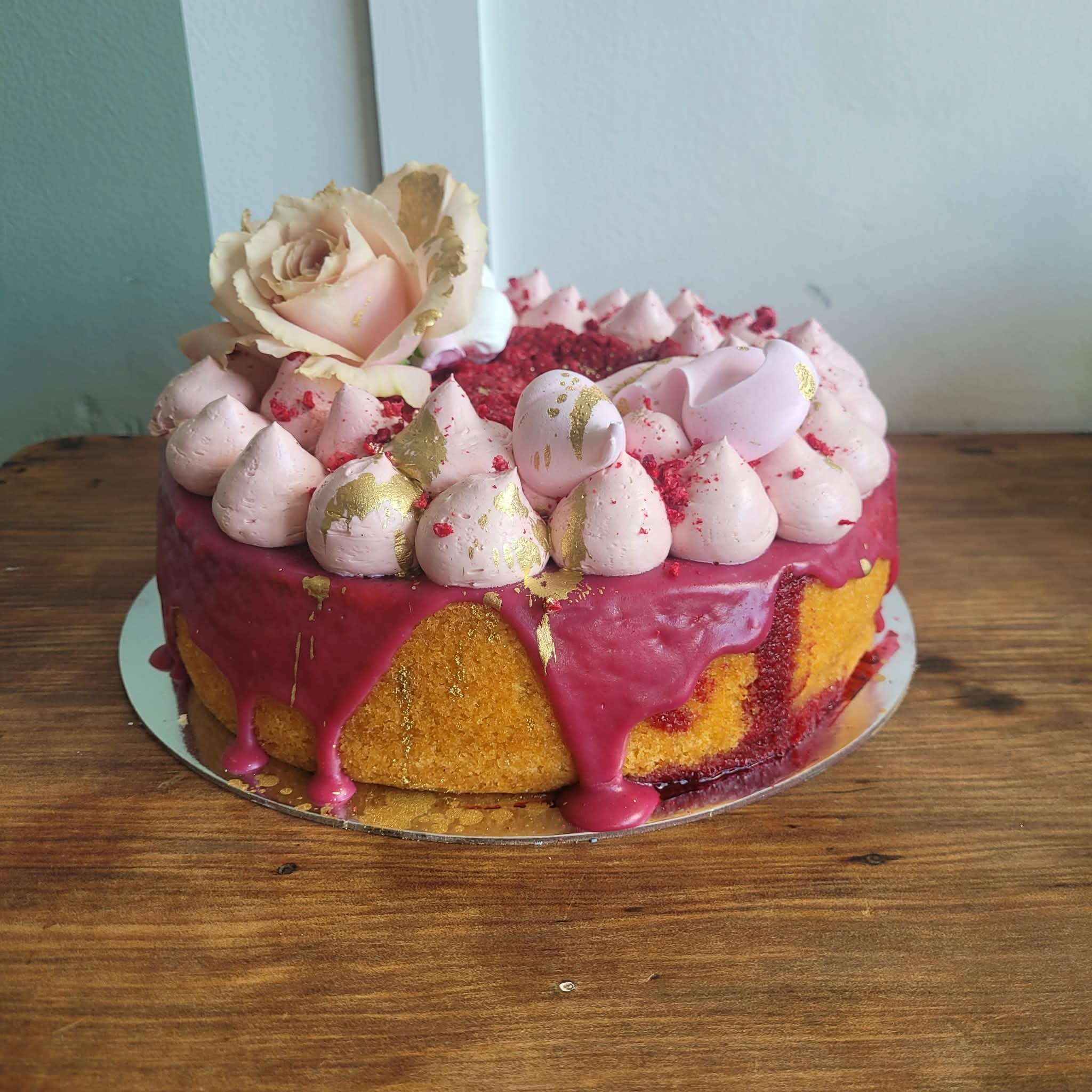 8″ Raspberry White Chocolate Cake