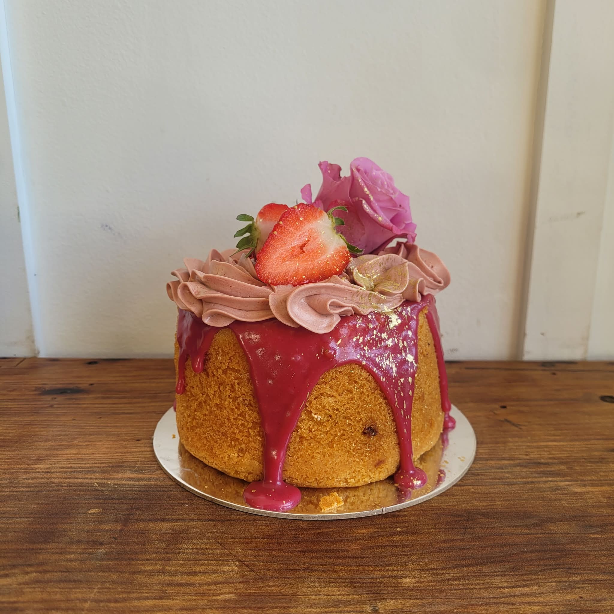 5″ Raspberry White Chocolate Cake
