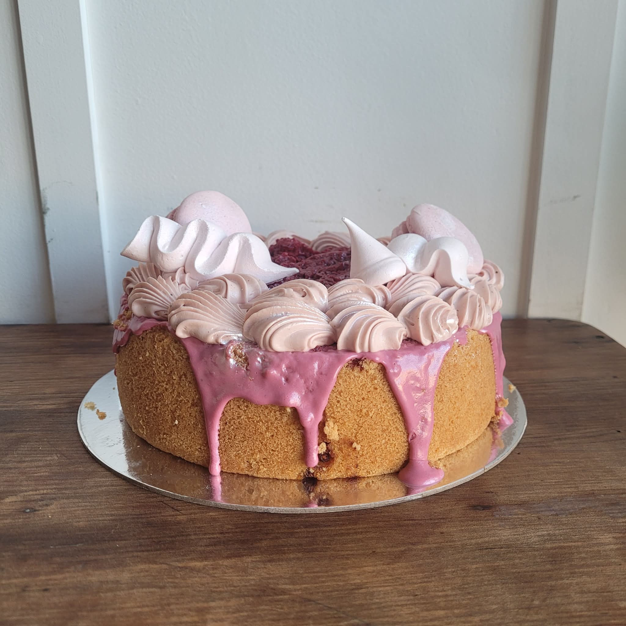 8″ Raspberry White Chocolate Cake