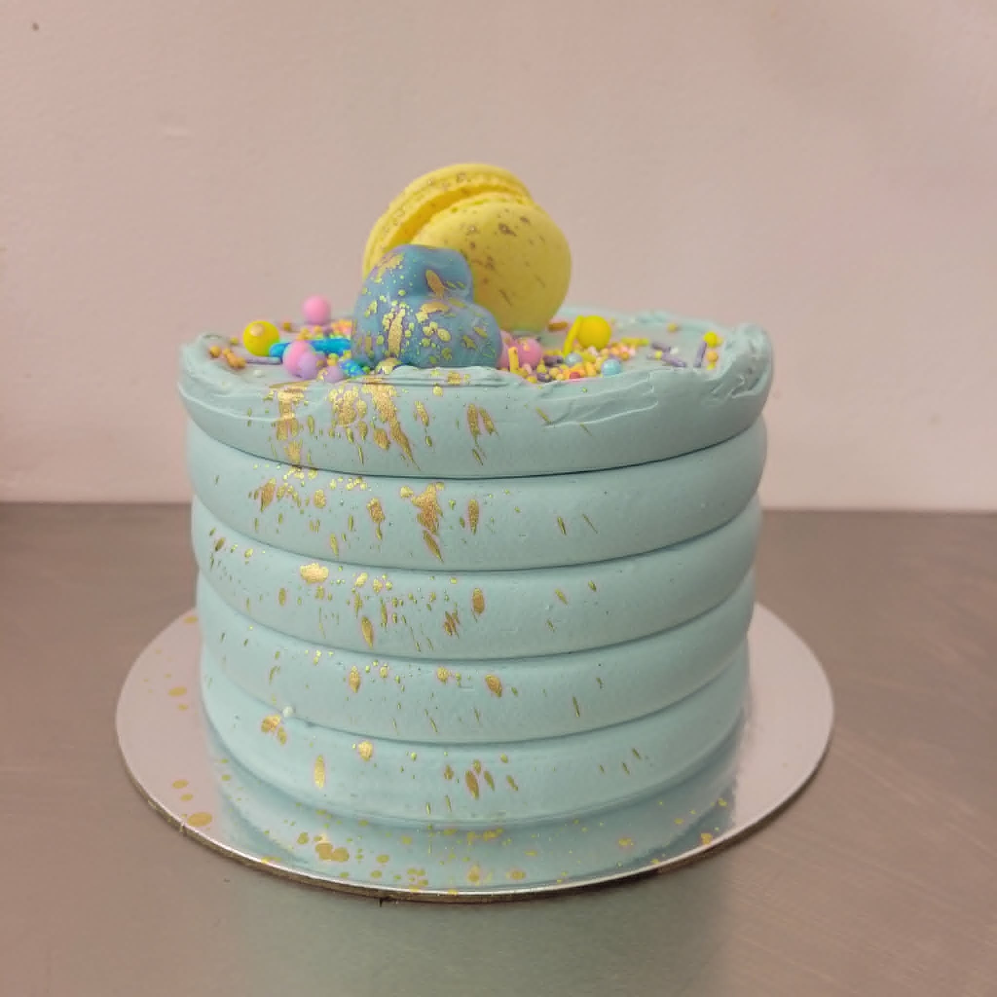 5″ Vanilla Cake With Chocolate Mousse And Caramel