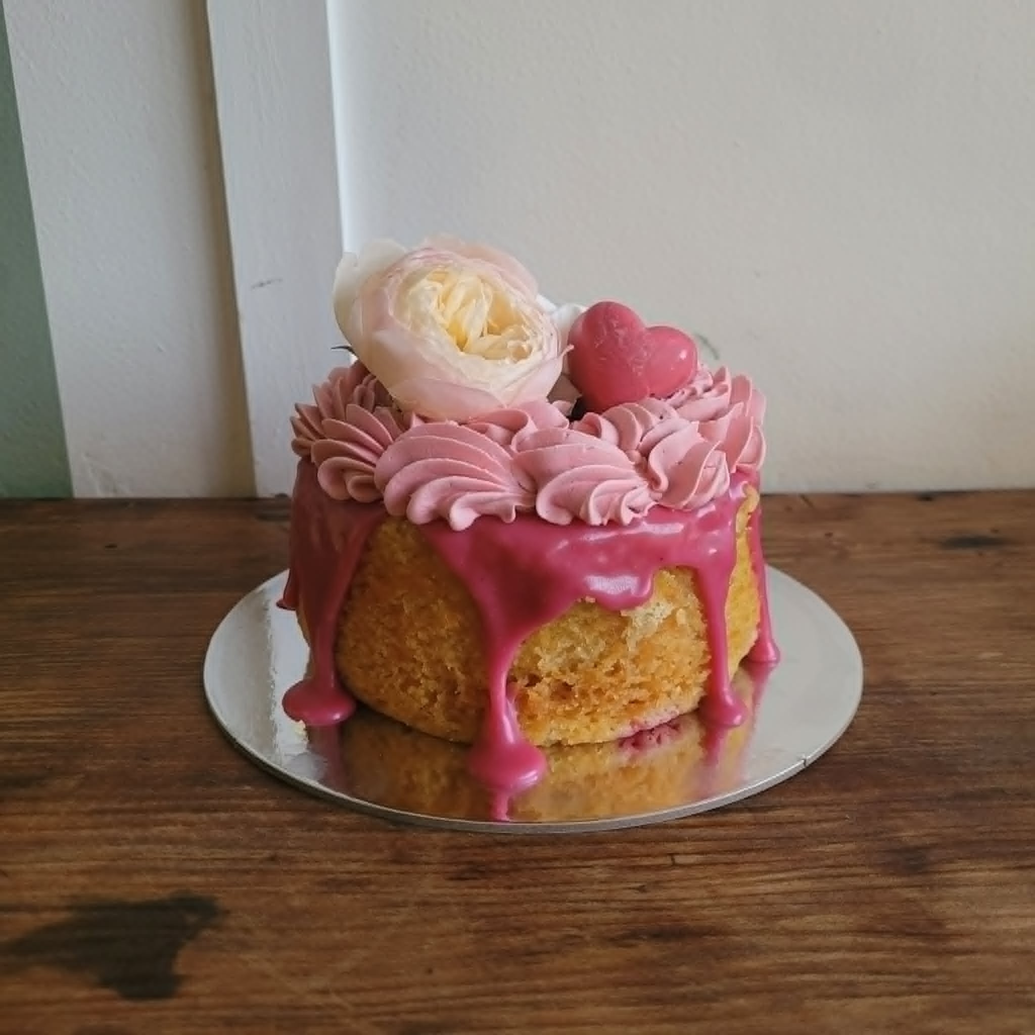 5″ White Chocolate And Raspberry Cake