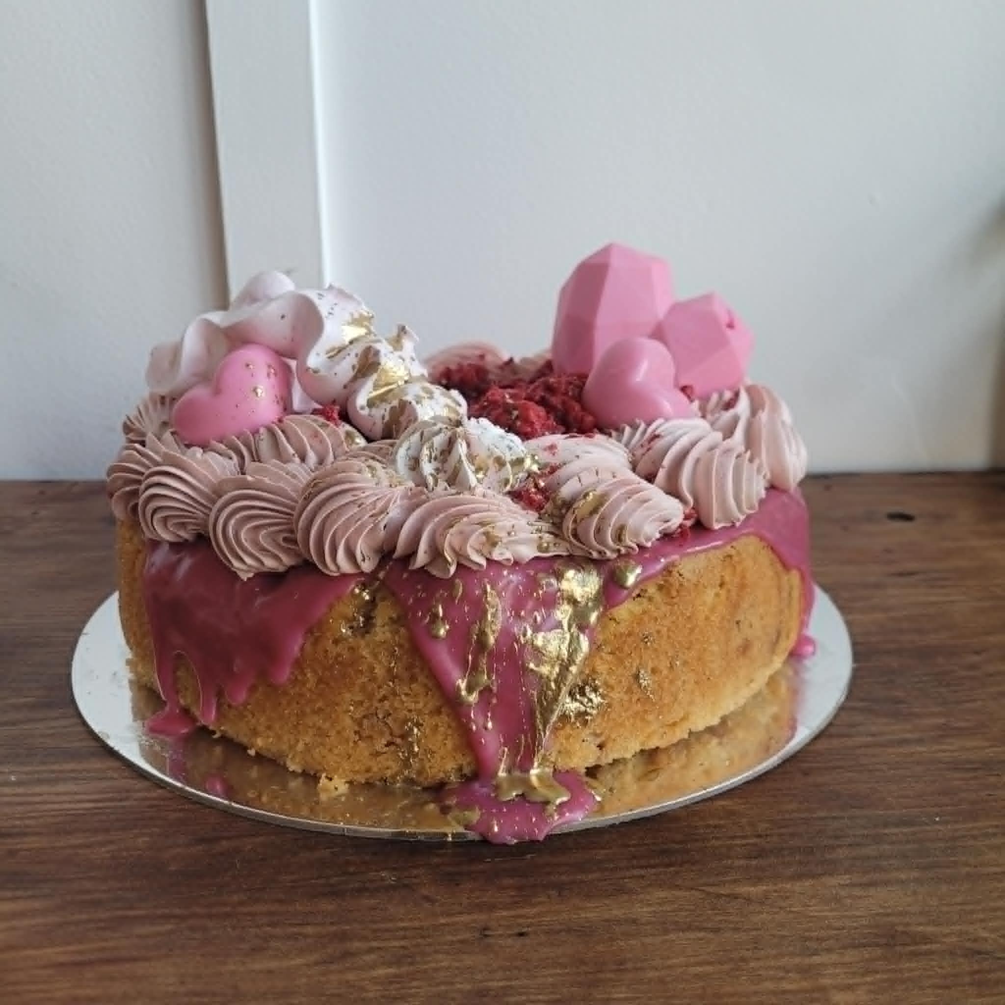 8″ White Chocolate And Raspberry Cake