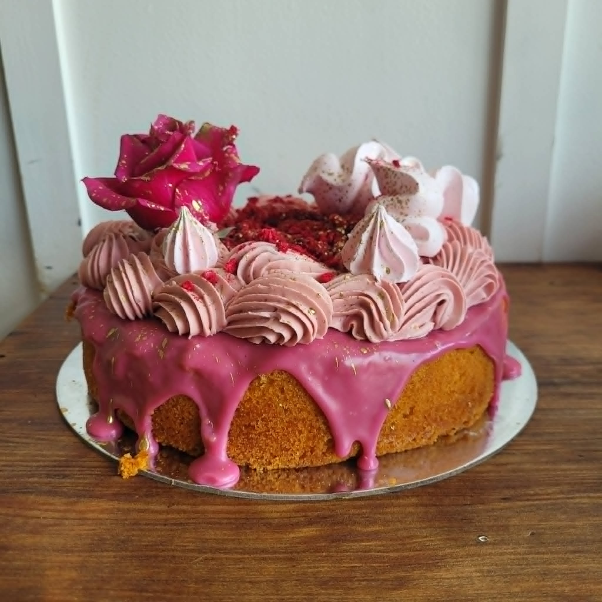 8″ White Chocolate And Raspberry Cake