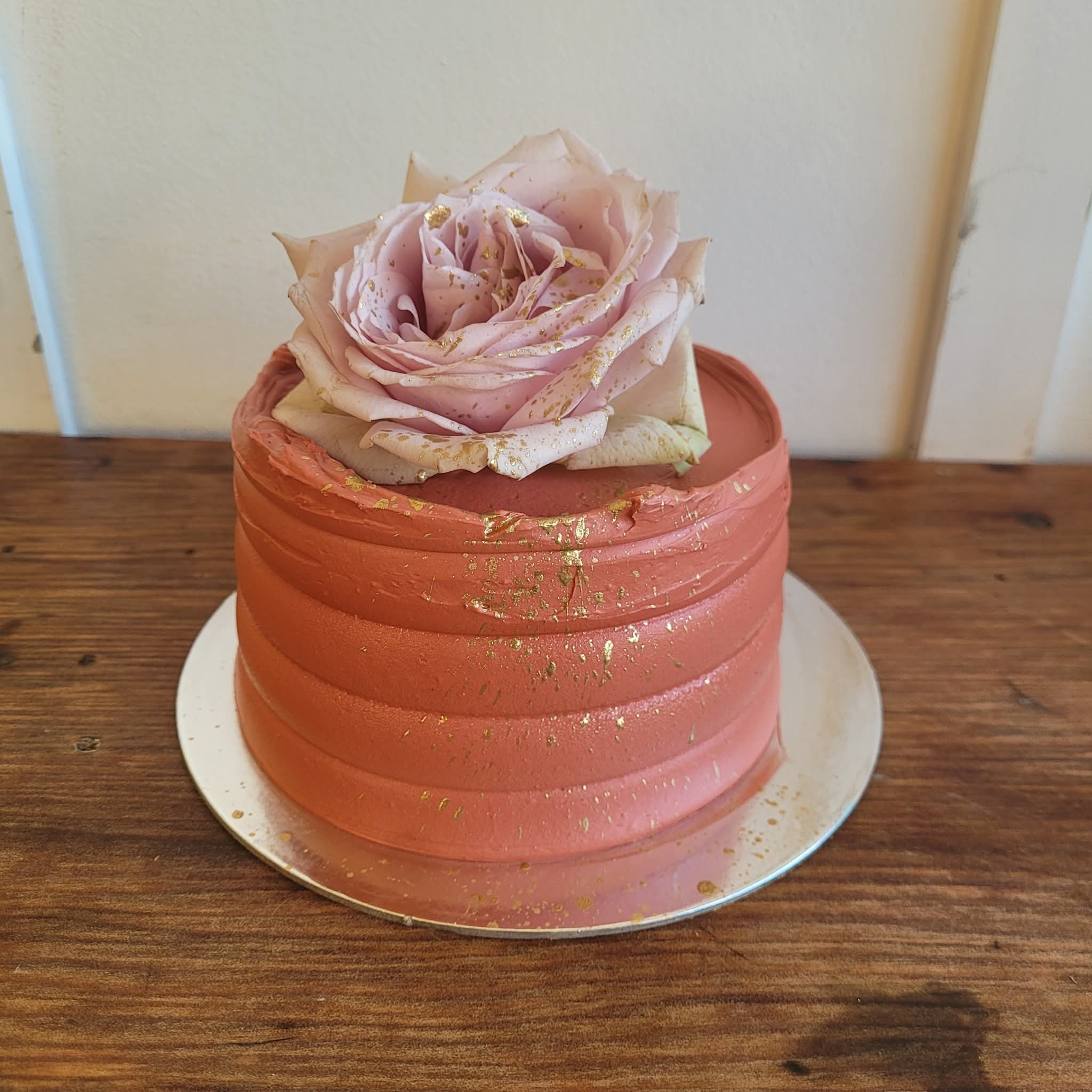 5″ Vanilla Berry Cake With Chocolate Mousse And Caramel Centre
