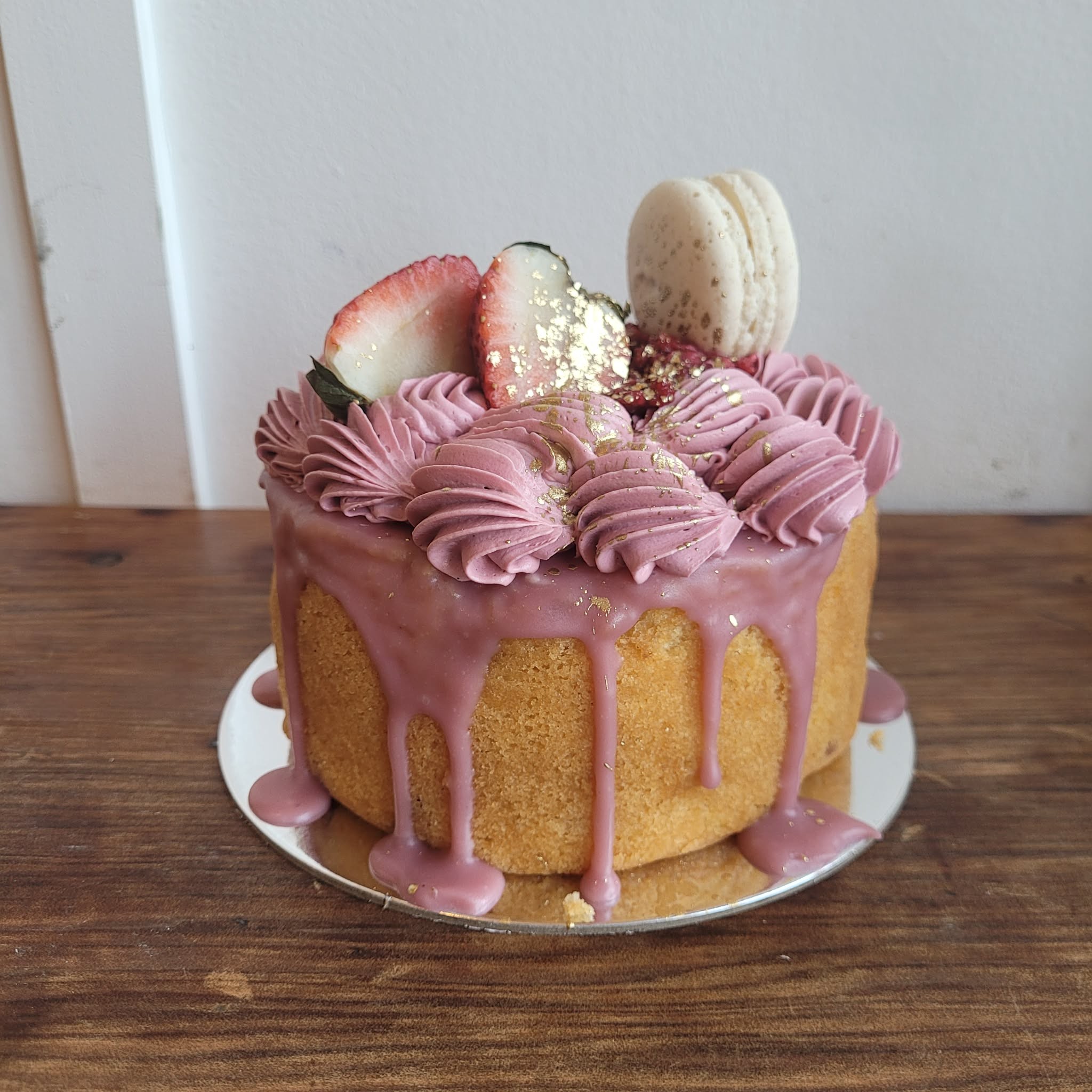 5″ White Chocolate And Raspberry Cake