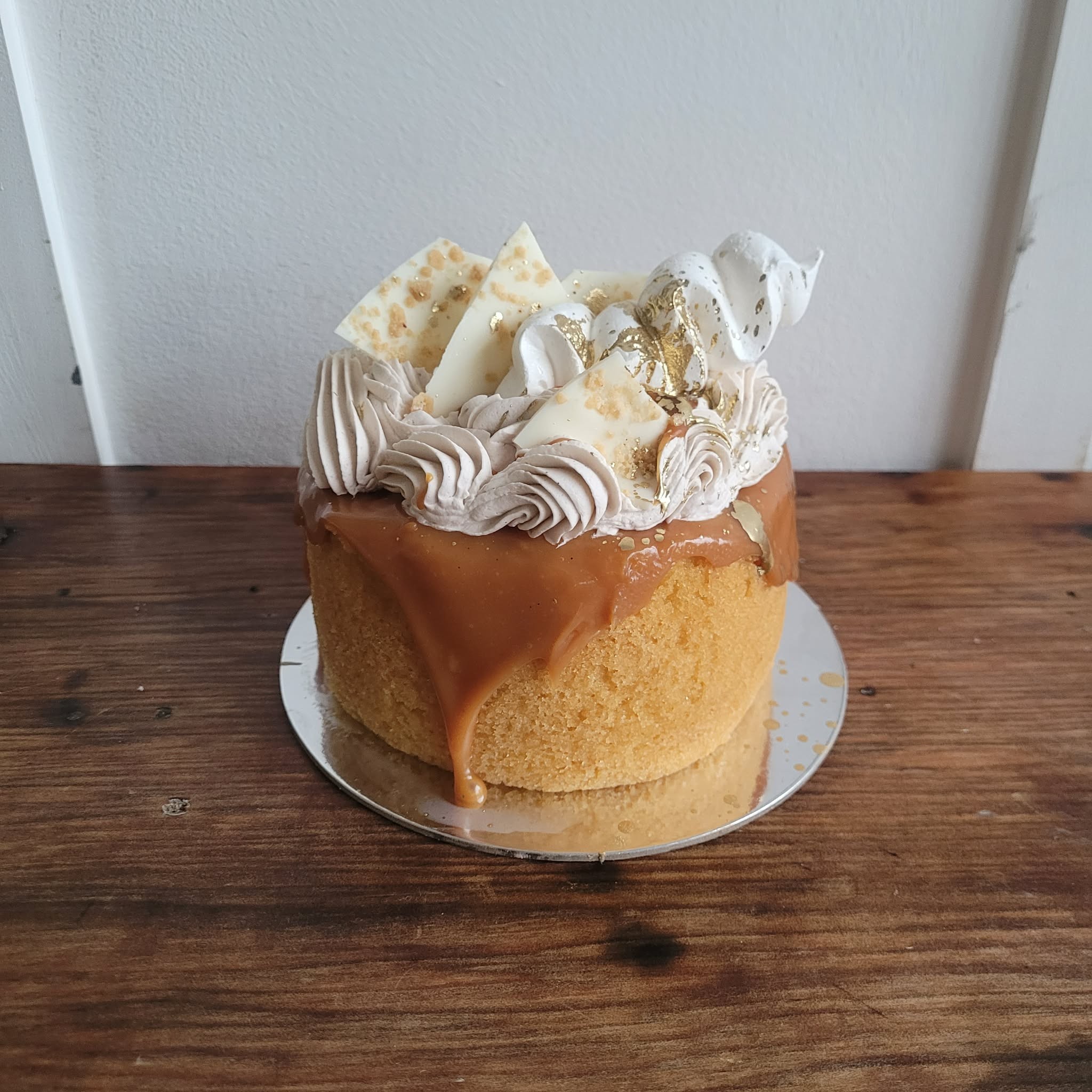 5″ Vanilla Caramel Cake