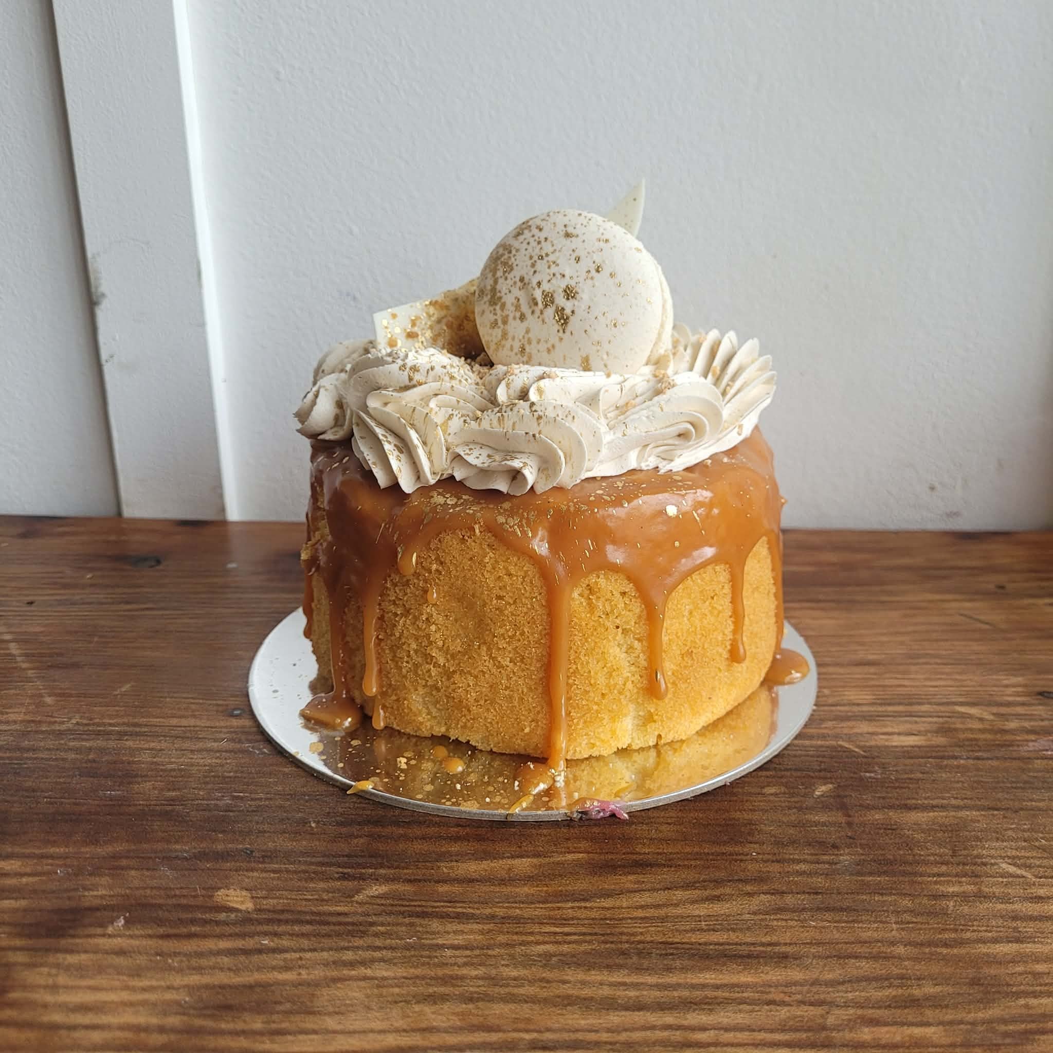 5″ Vanilla Caramel Cake