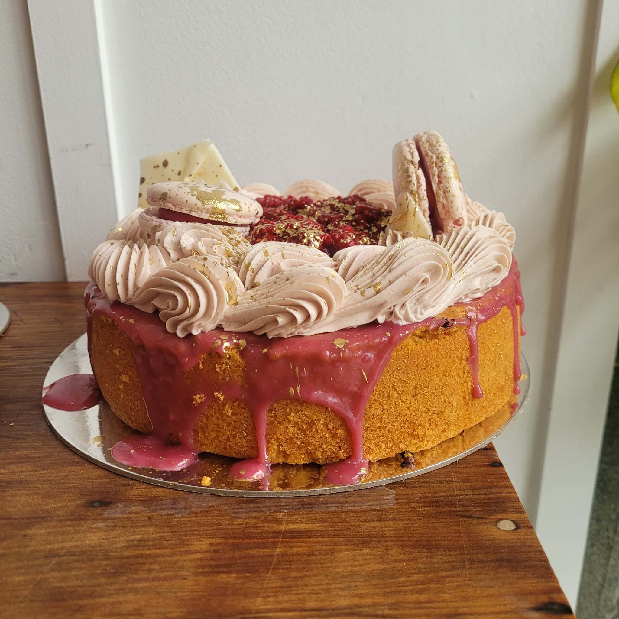 8″ White Chocolate And Raspberry Cake