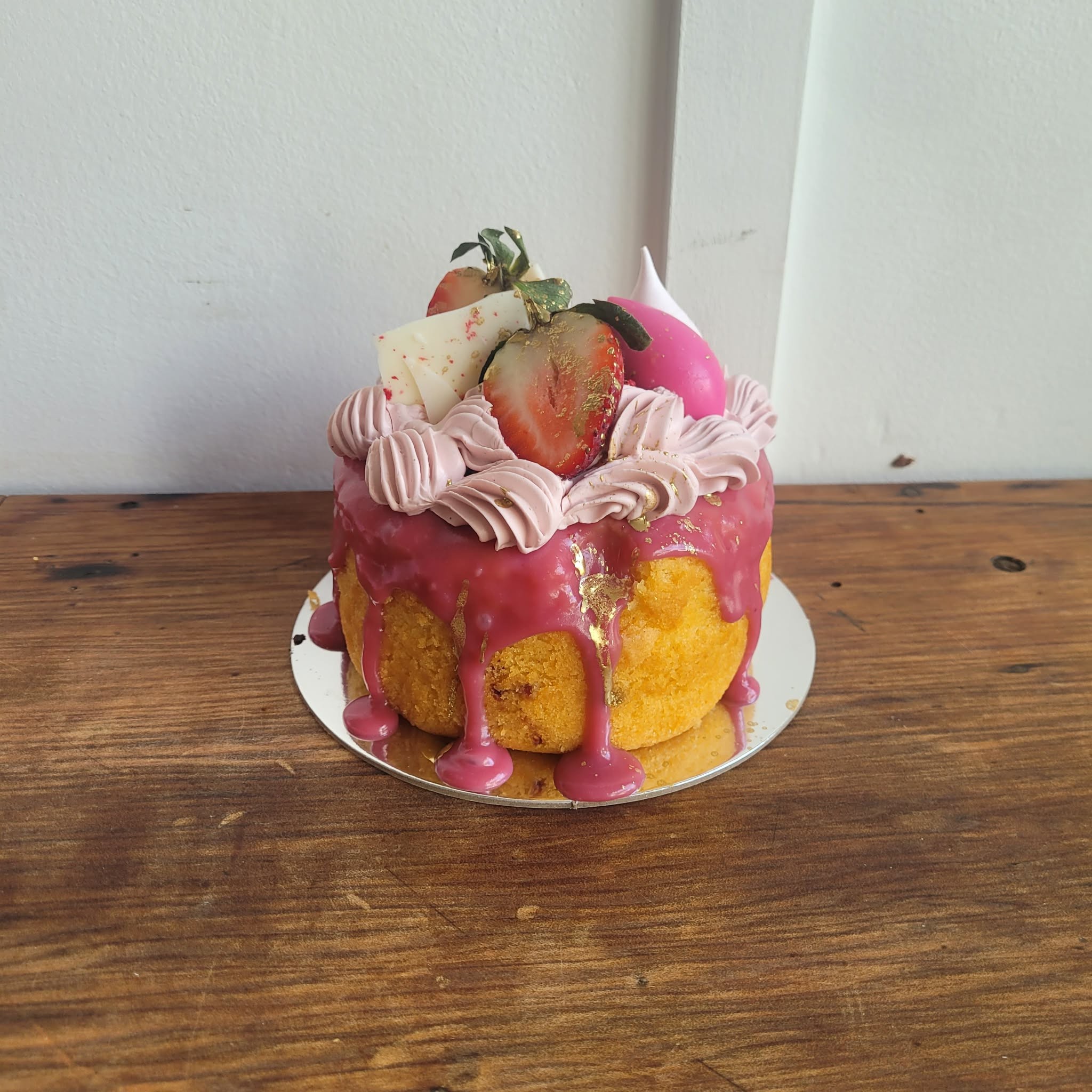 5″ Raspberry White Chocolate Cake