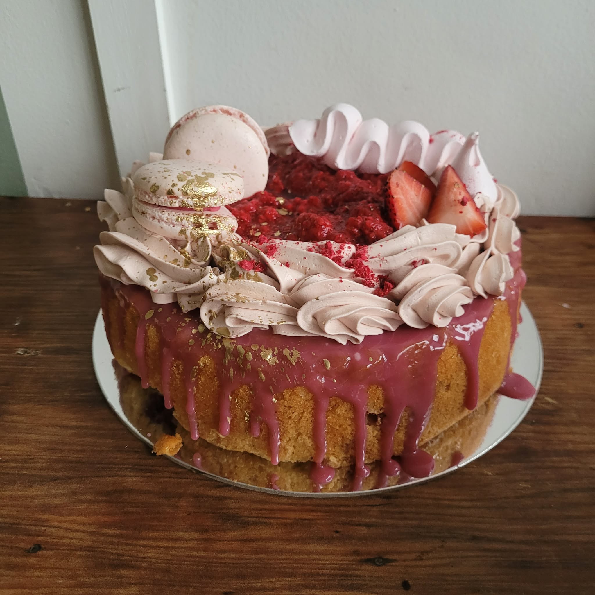 8″ White Chocolate And Raspberry Cake
