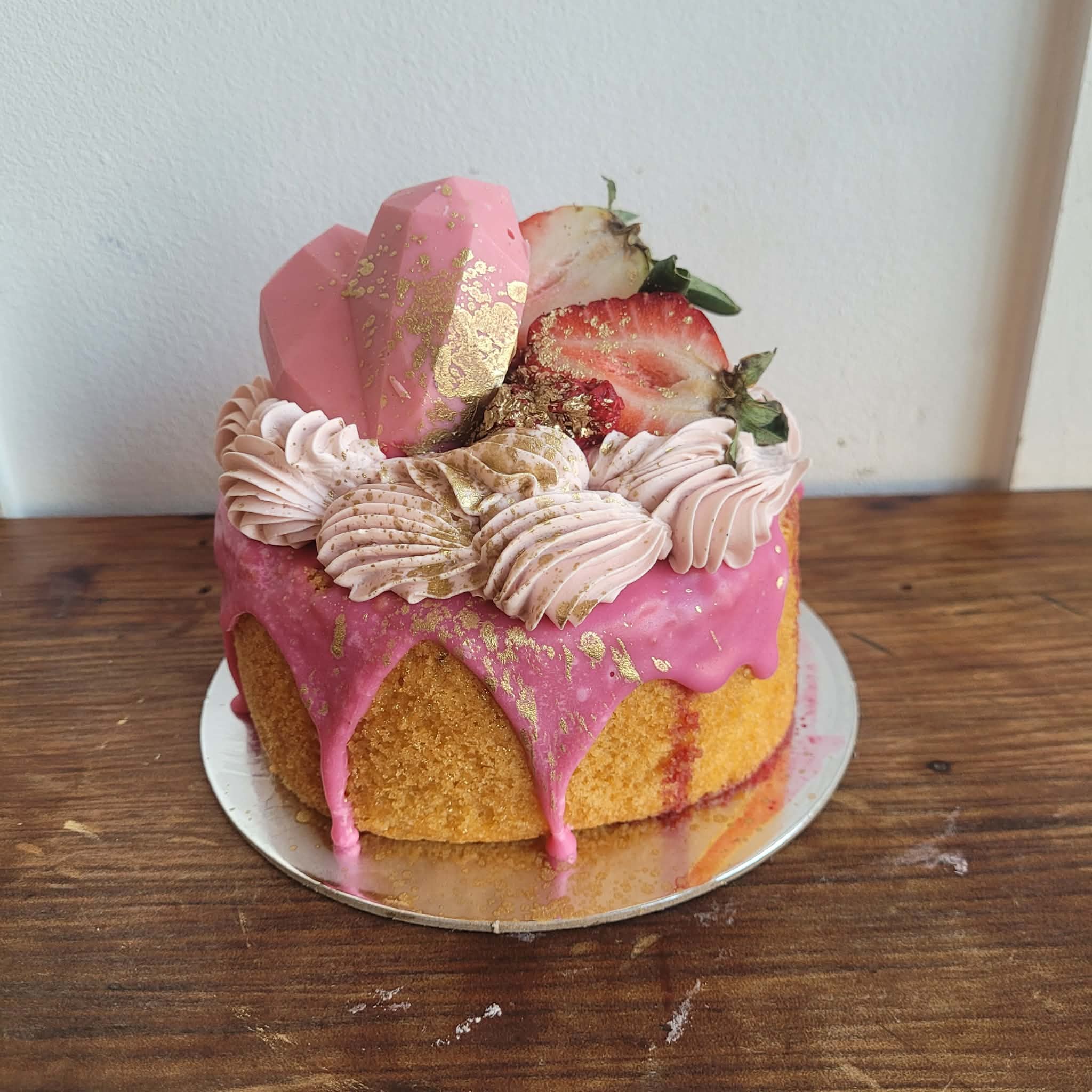 5″ Raspberry White Chocolate Cake