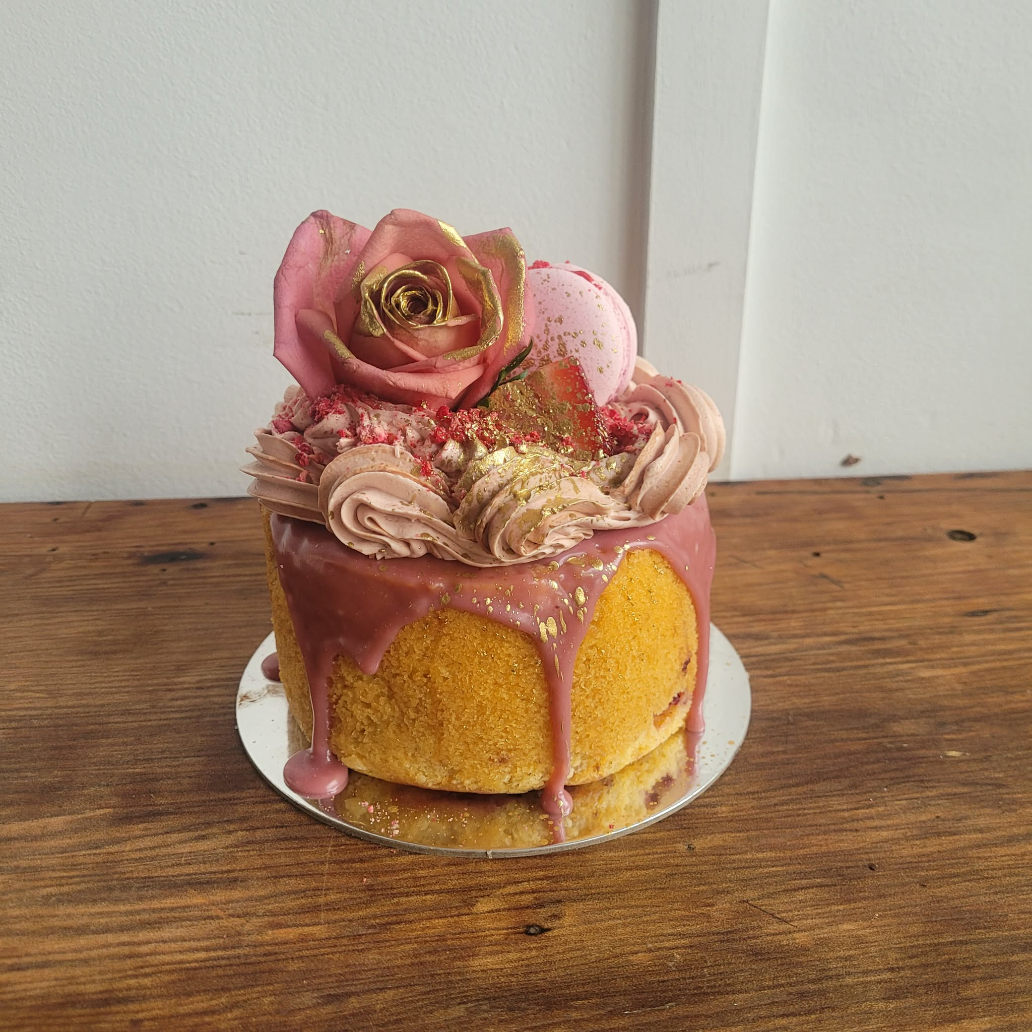 5″ Raspberry White Chocolate Cake