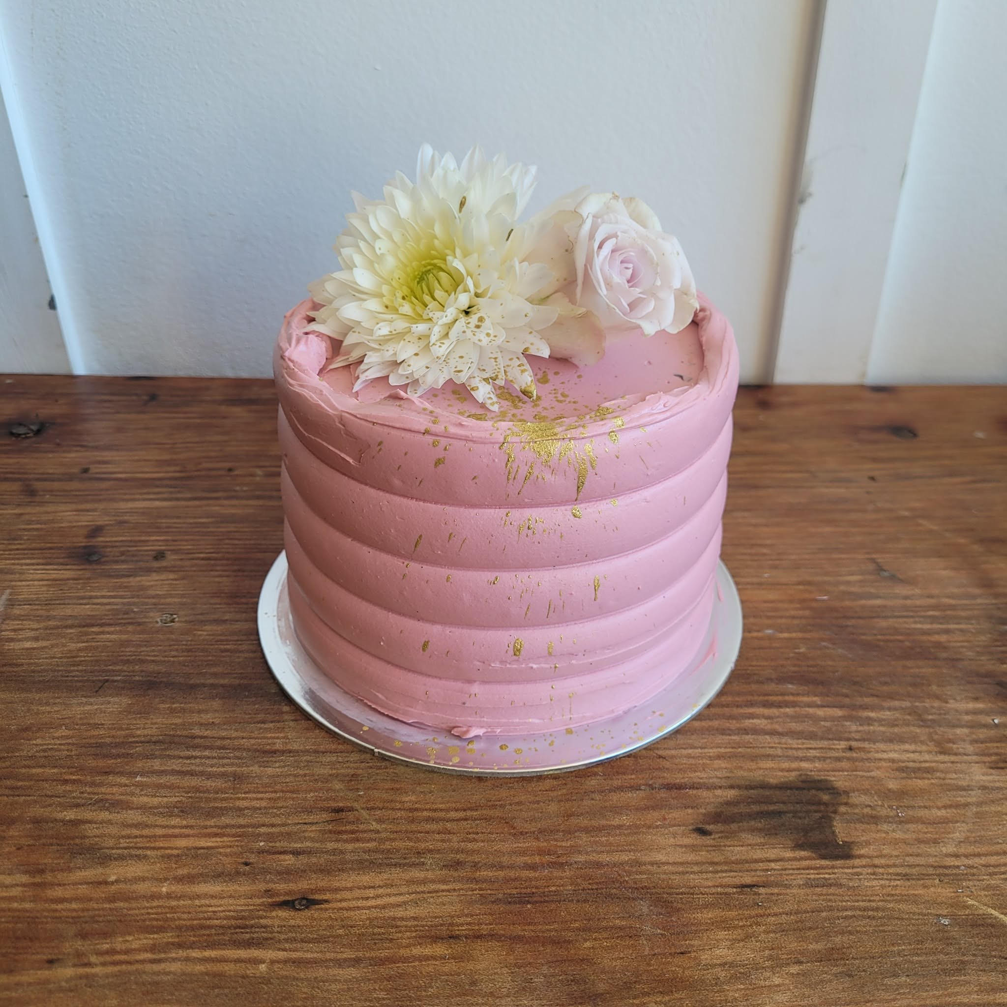 5″ Raspberry Cake With White Chocolate Mousse Centre