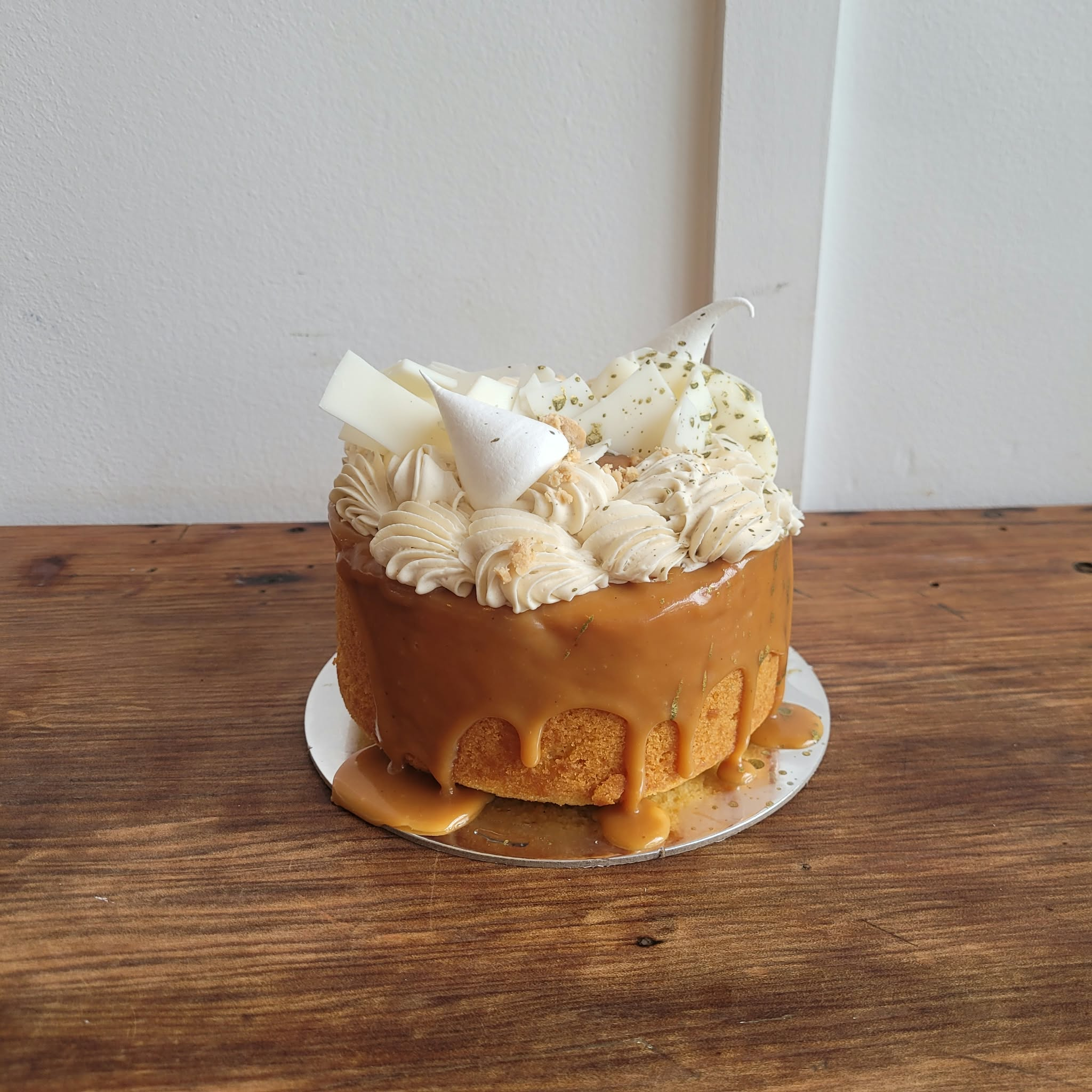 5″ Vanilla And Caramel Cake