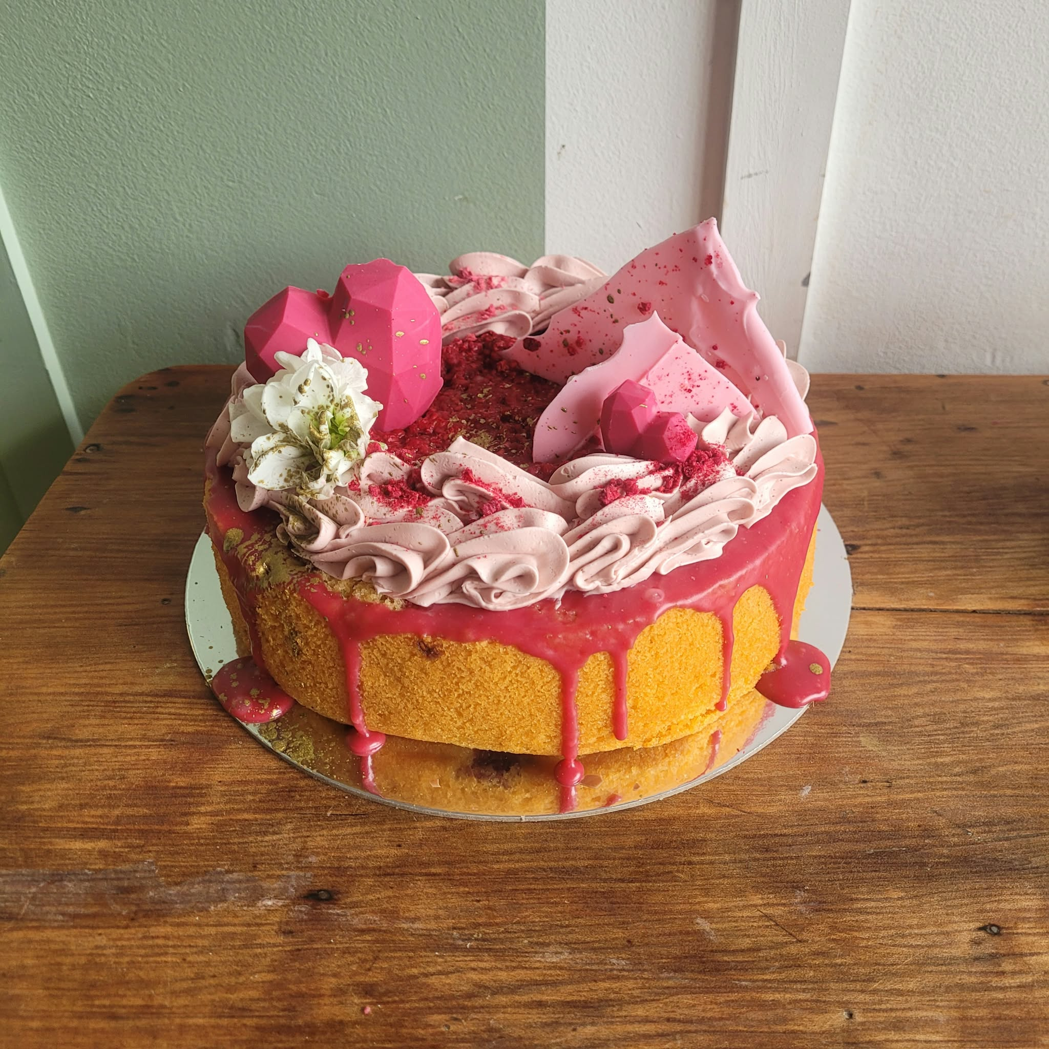8″ White Chocolate And Raspberry Cake