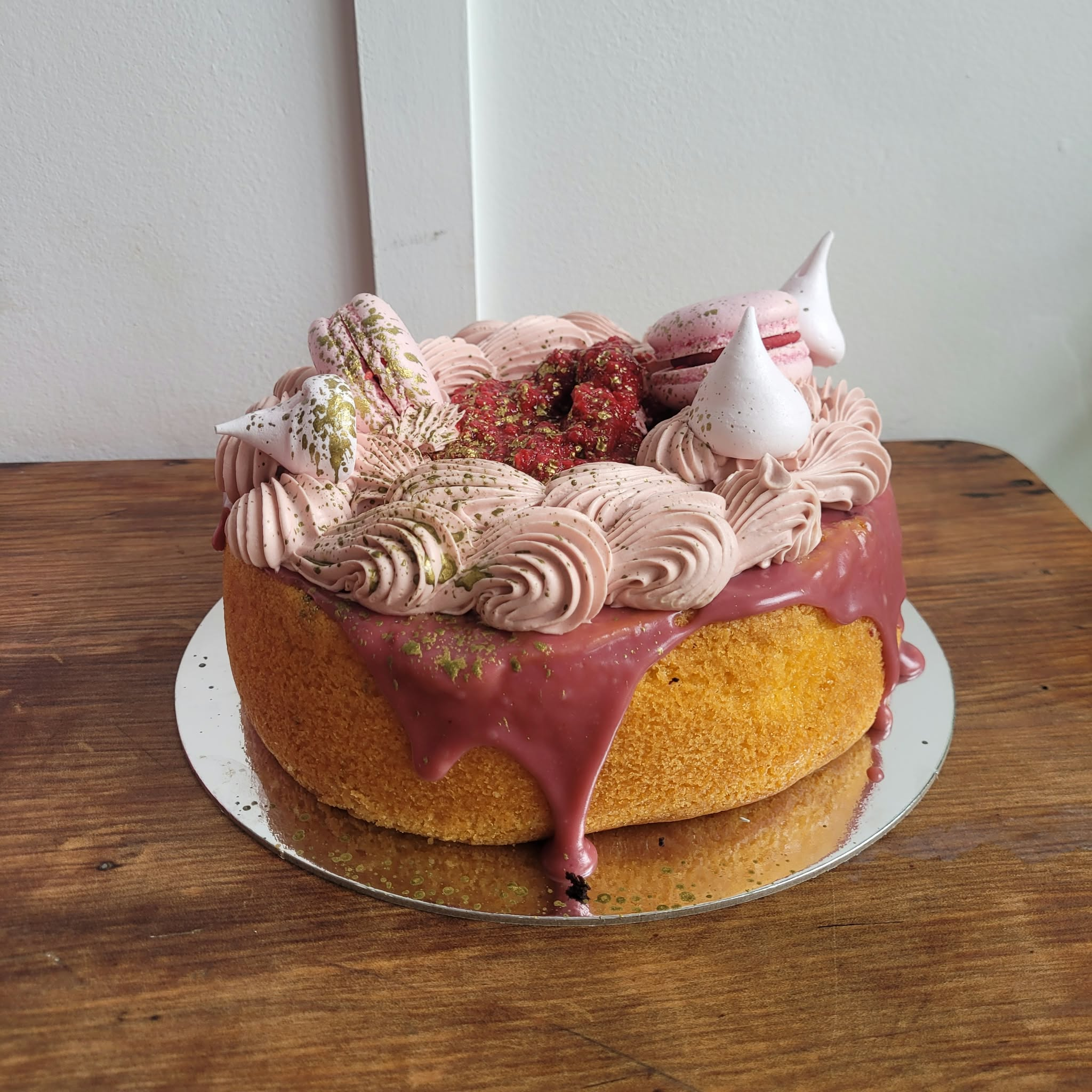 8″ White Chocolate And Raspberry Cake