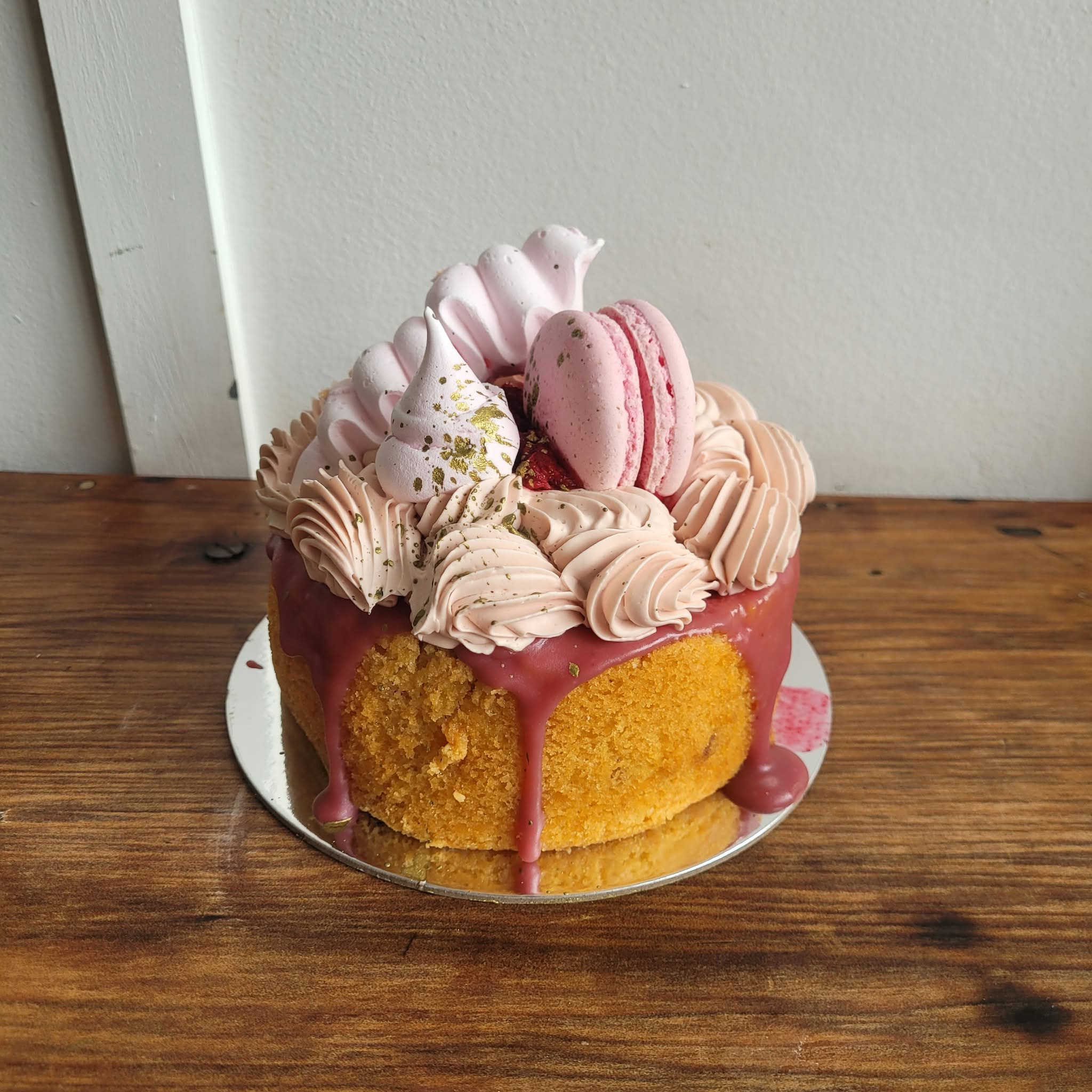 5″ Raspberry White Chocolate Cake