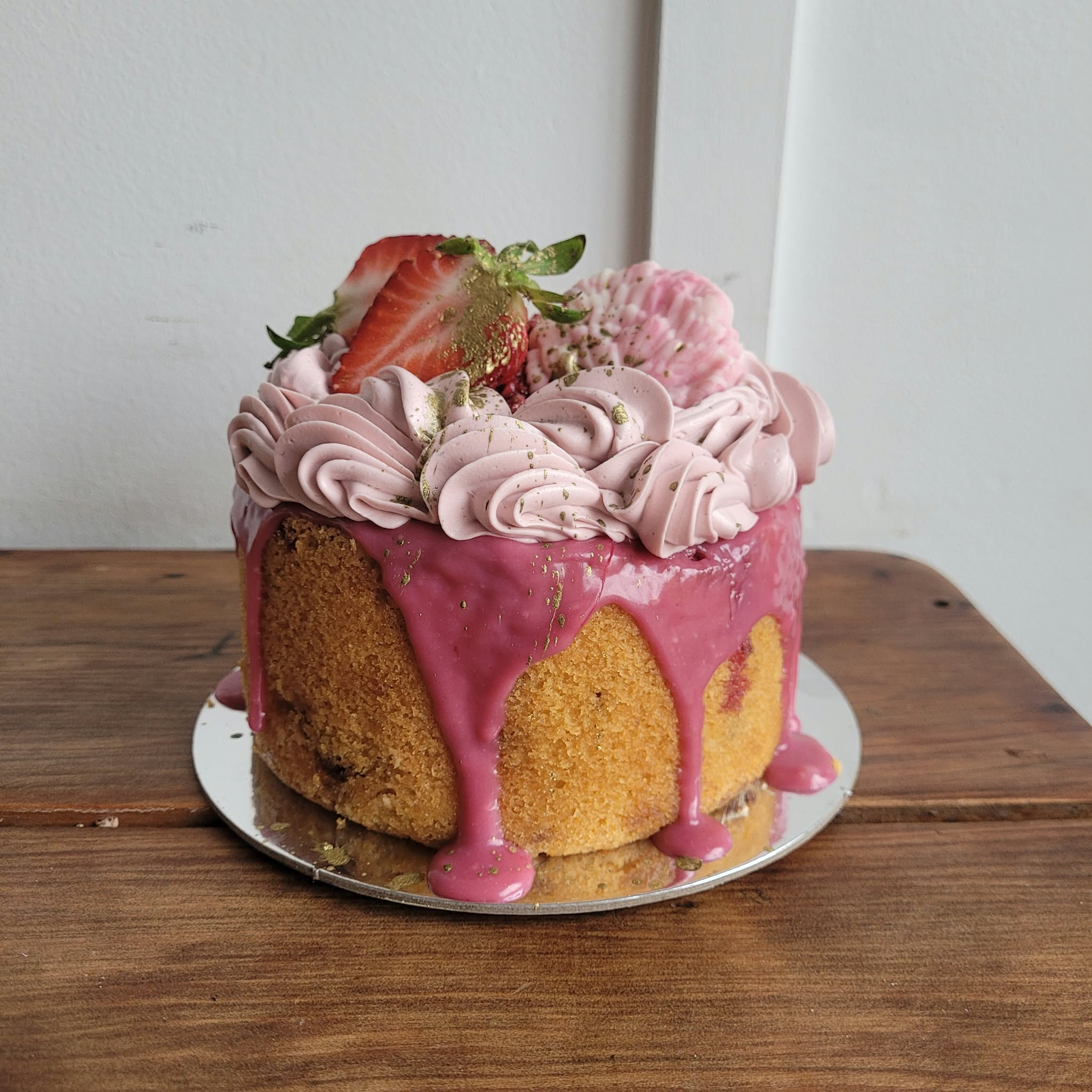 5″ White Chocolate And Raspberry Cake