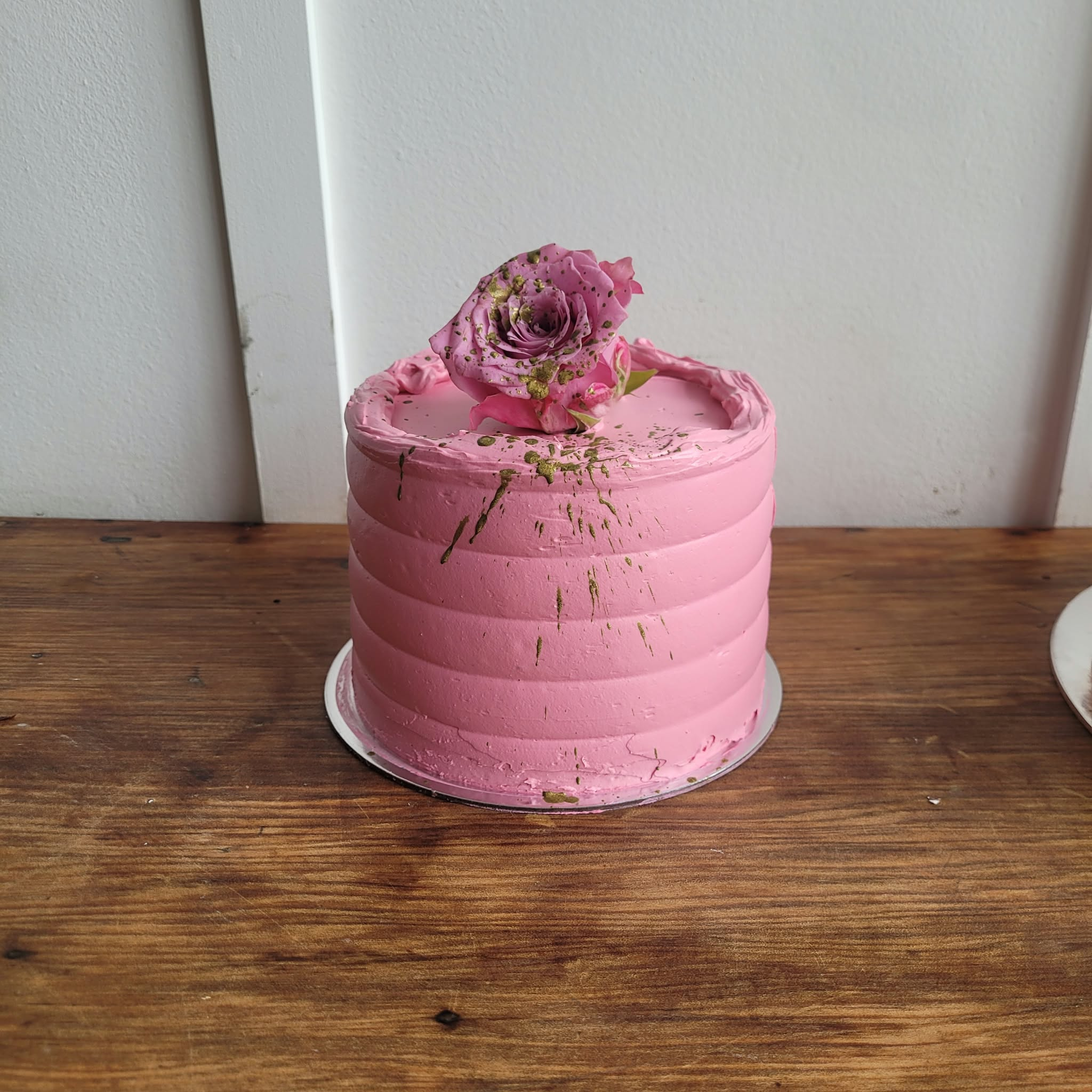 5″ Vanilla Cake With Chocolate Mousse And Caramel Sauce