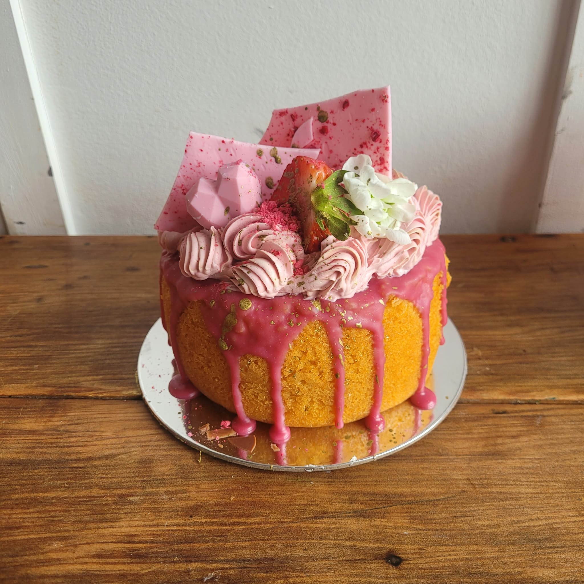 5″ White Chocolate And Raspberry Cake